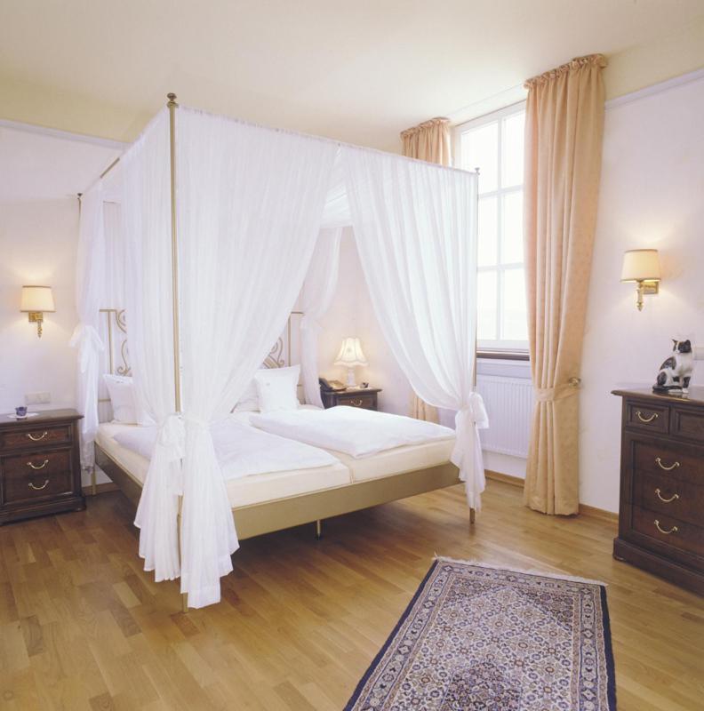 Schlosshotel Kurfuerstliches Amtshaus Dauner Burg Экстерьер фото